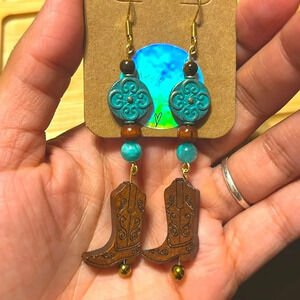 🩵Handmade wood cowgirl boot earrings w/ dyed quartzite + tiger’s eye 🤎